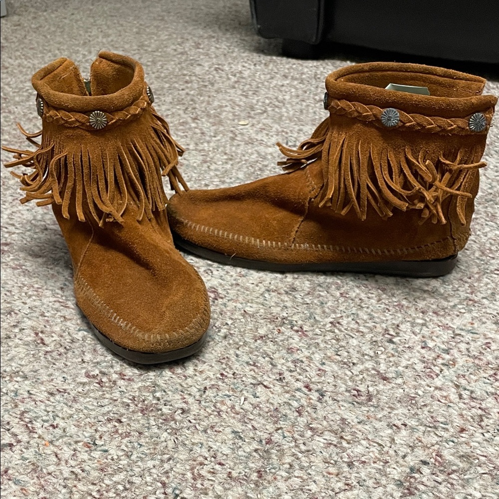 Minnetonka brown Fringed Suede short Ankle zip back Boots